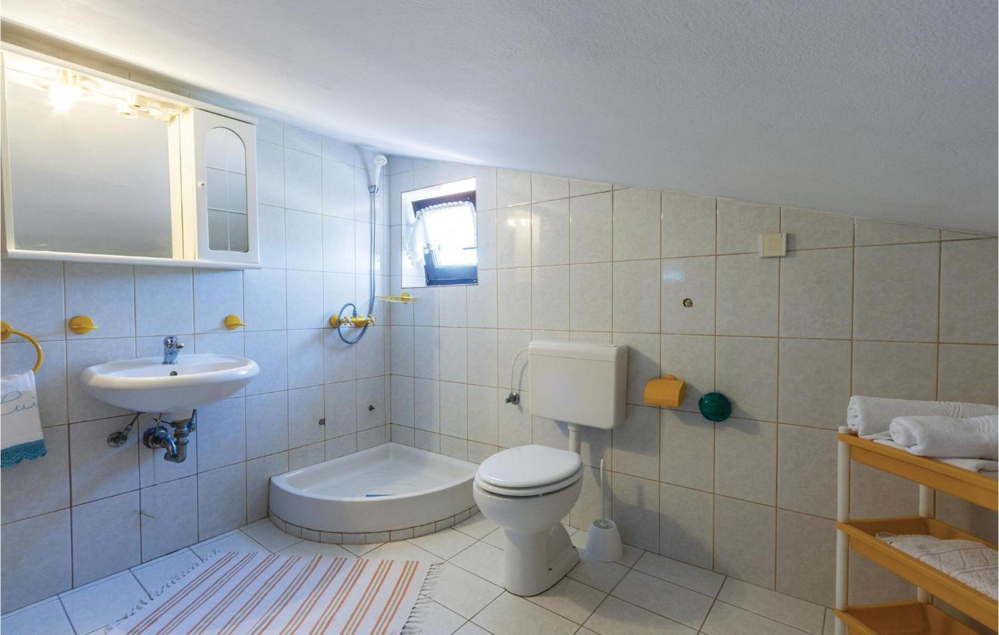 Apartment Stunning In With 1 Bedrooms And Wifi *