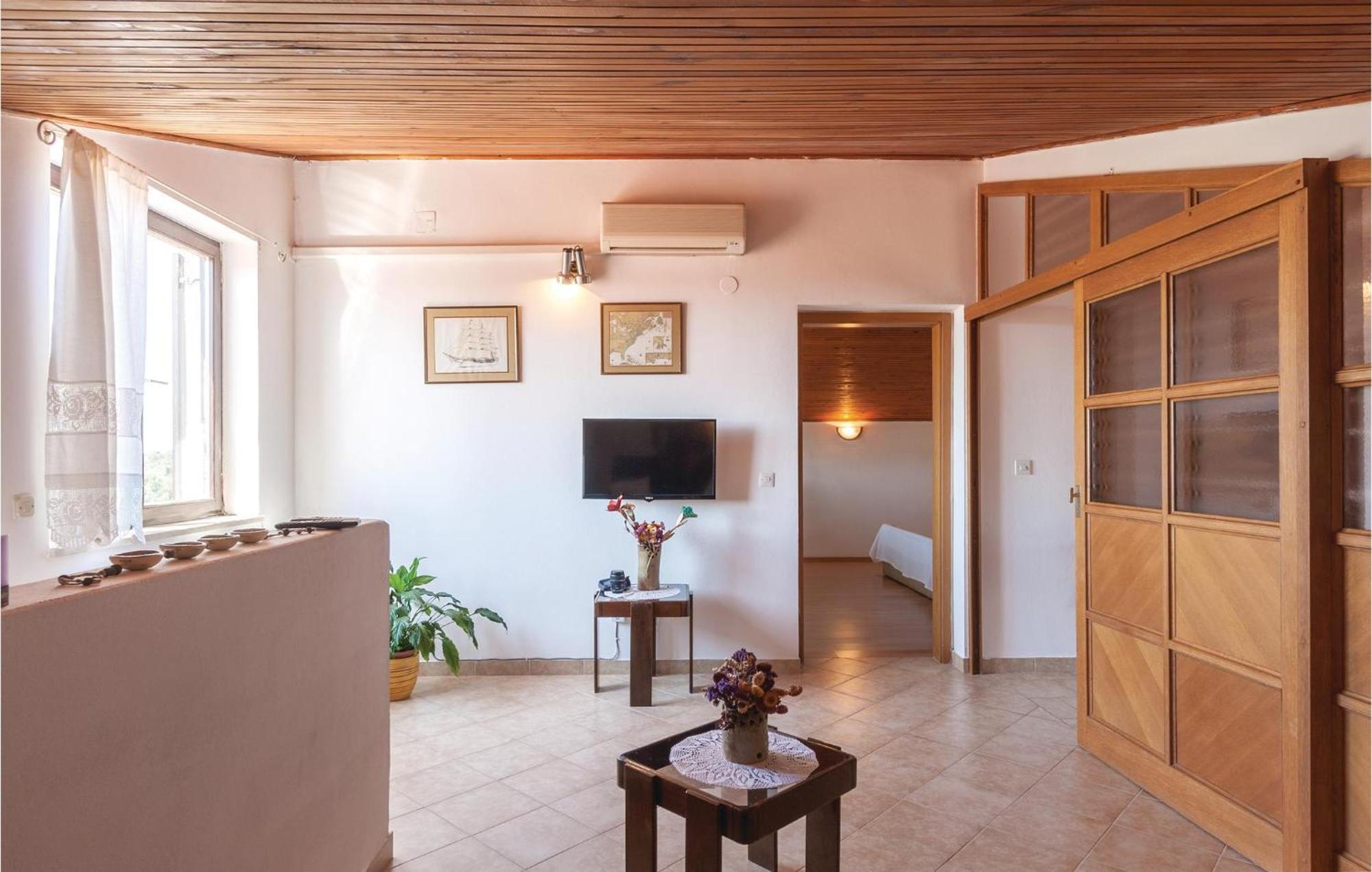 Stunning In With 1 Bedrooms And Wifi Apartment