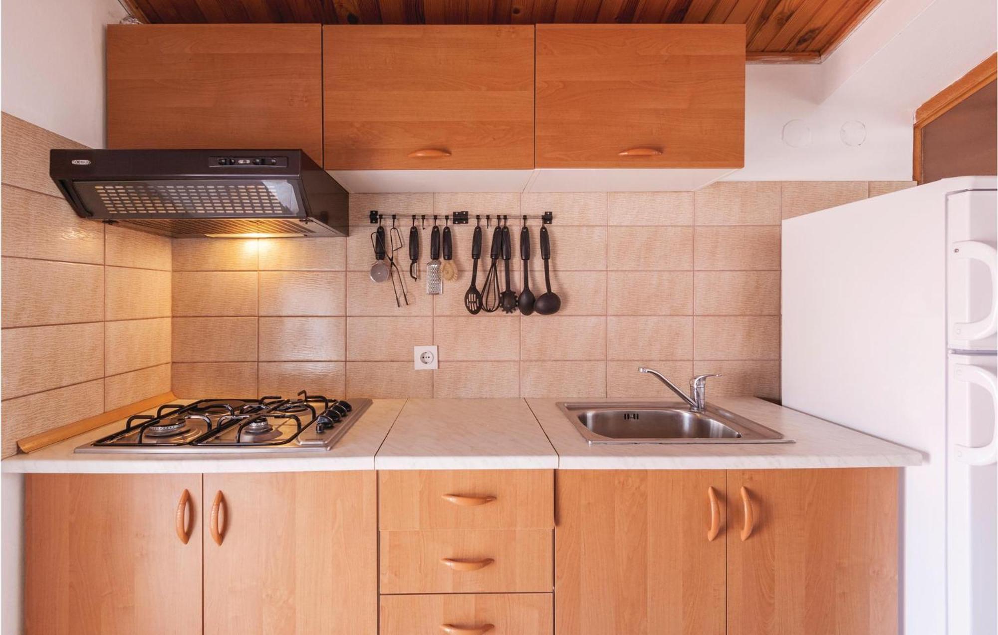 Stunning In With 1 Bedrooms And Wifi Appartement Pula
